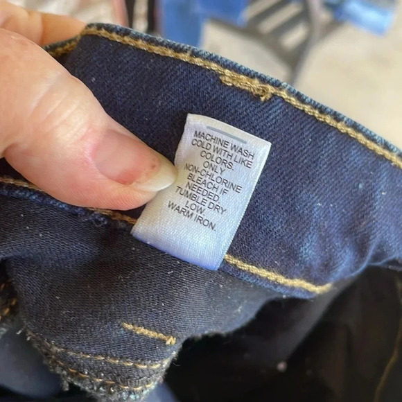 Denizen Levi’s Boyfriend Distressed Cuffed Ankle/Cropped Jeans - Picture 7 of 7